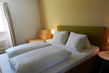 Skihotel: Doppel Zimmer Plus DU/WC-TV
Ausziehbett auf Anfrage - Hotel Pizzeria Mittenwald Flumserberg Tannenheim