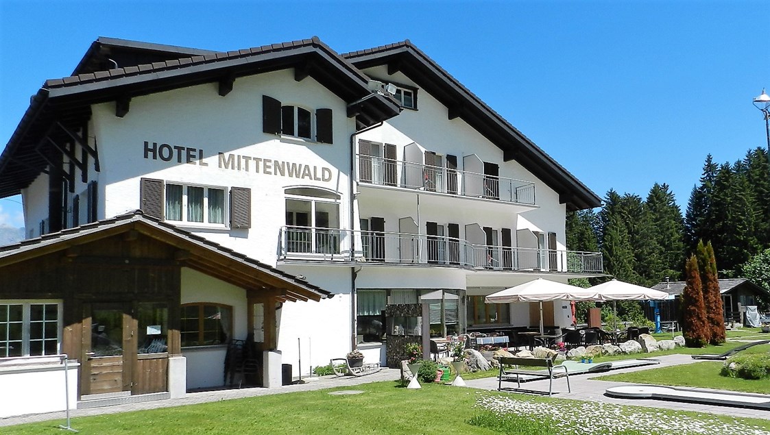 Skihotel: Idylle im Sommer - direkter Anschluss zu den Wander- Bike - Routen - Hotel Pizzeria Mittenwald Flumserberg Tannenheim