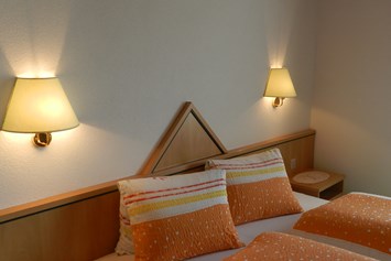 Skihotel: Alle Zimmer mit DU/WC  -  TV. WLAN im Haus. - Hotel Pizzeria Mittenwald Flumserberg Tannenheim
