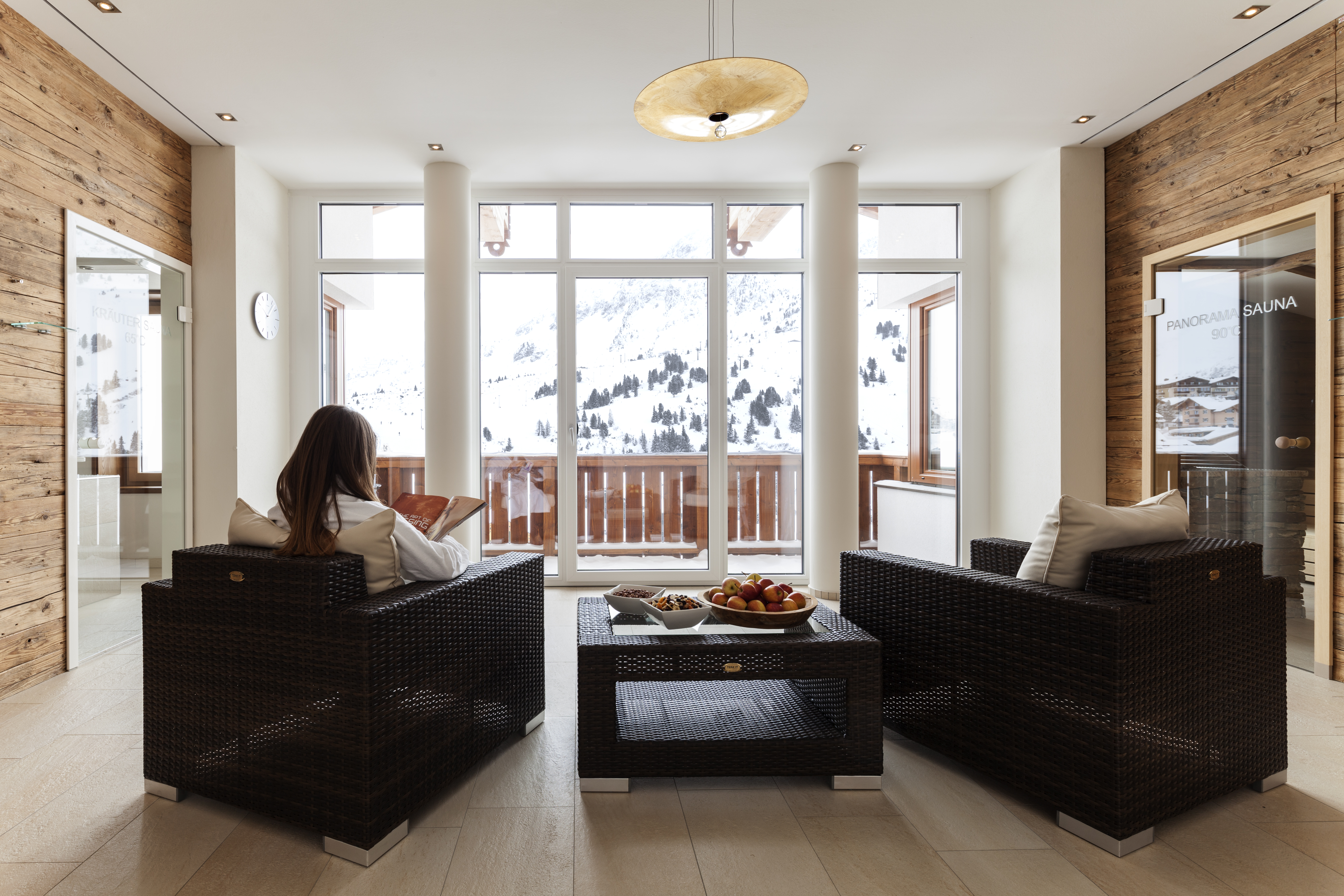 Skihotel: Only-Adults Sauna-Bereich mit herrlichem Bergblick im Hotel Panorama in Obertauern - Hotel Panorama