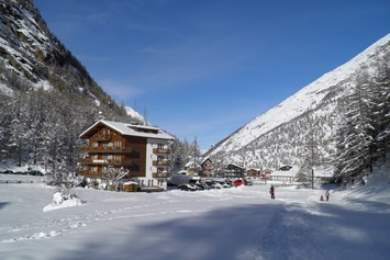 Skihotel: Skifahrt zum Hotel - Hotel Sport
