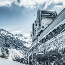 Skihotel: Tschuggen Express, hoteleigener Skilift - Tschuggen Grand Hotel 