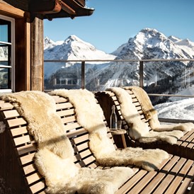 Skihotel: Bergstation des Tschuggen Express im Skigebiet - Tschuggen Grand Hotel 