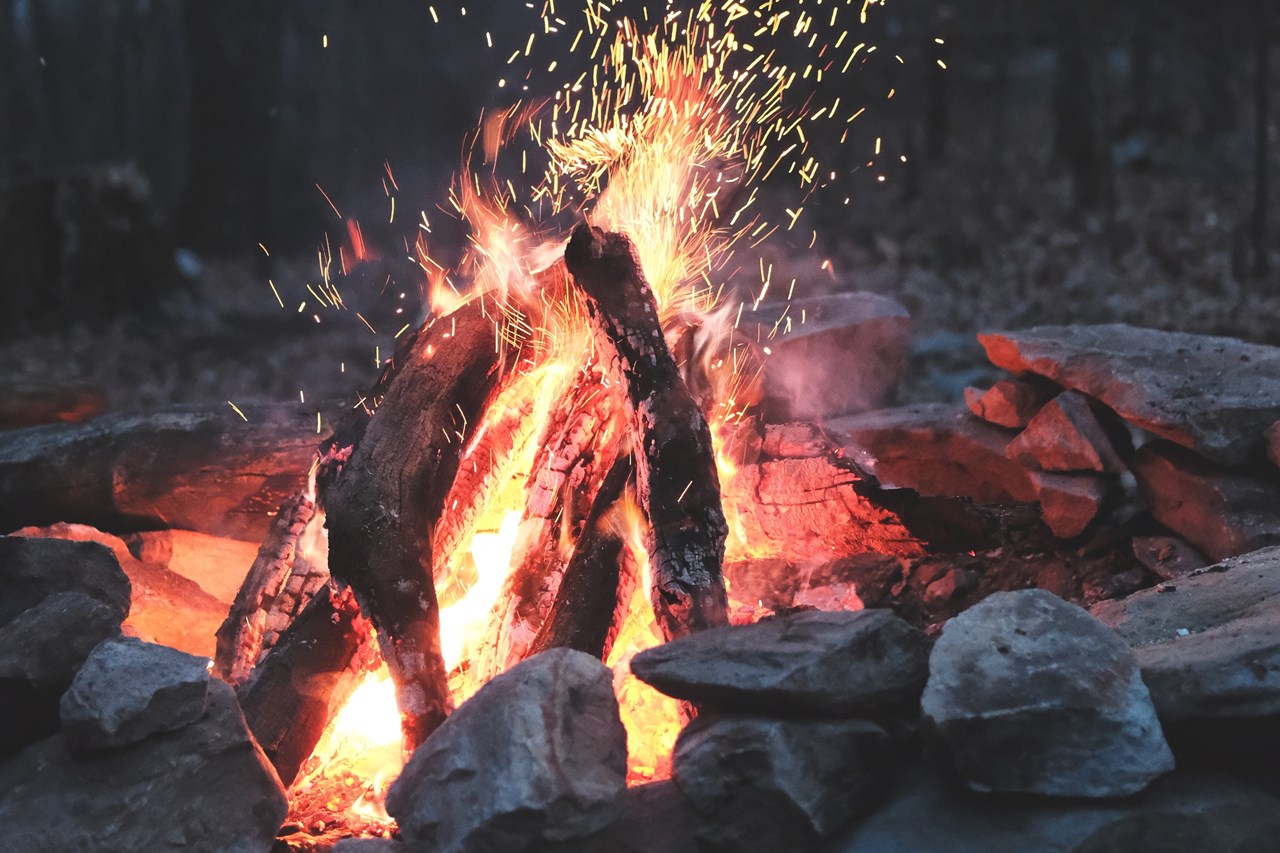 Tschuggen Grand Hotel  Ausflugsziele Winterspaziergang mit Lagerfeuer