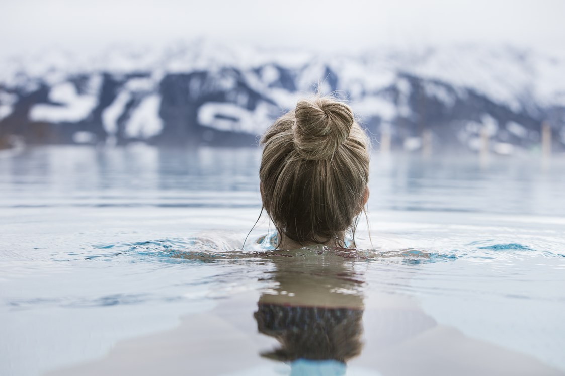 Skihotel: Infinity Pool im Außenschwimmbad - Familotel Allgäuer Berghof