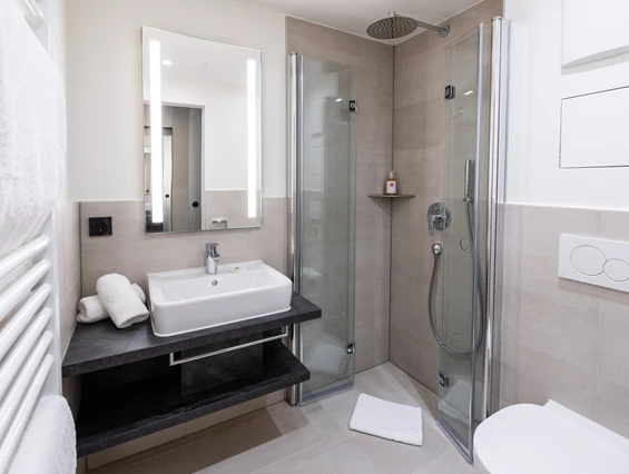 Skihotel: Moderne Badezimmer  - Bio-Berghotel Ifenblick