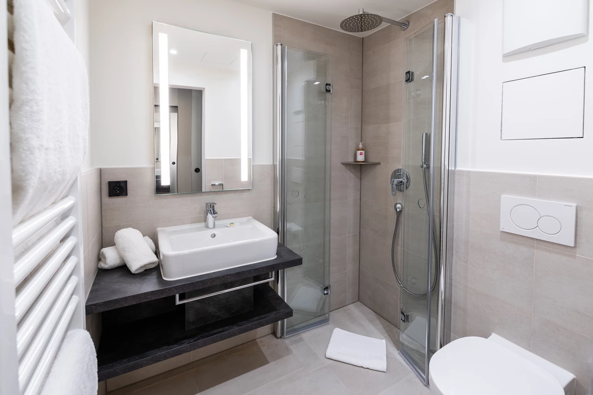 Skihotel: Moderne Badezimmer  - Bio-Berghotel Ifenblick
