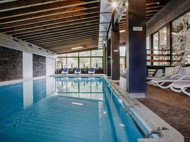 Skihotel: Entspannte Stunden im hauseigenen Hallenbad - Bio-Berghotel Ifenblick