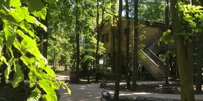 Hotels an der Piste - Köln, Bonn, Eifel ... - 22 BaumChalets im Alpenpark Neuss - Wohnen inmitten der Baumwipfel - Hotel Fire & Ice Düsseldorf/Neuss