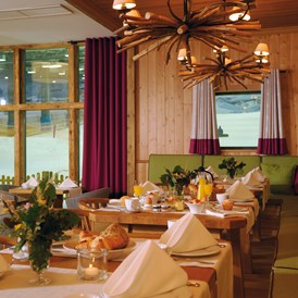 Skihotel: Frühstück in der Pistenlounge des Hotel Fire & Ice im Alpenpark Neuss - Hotel Fire & Ice Düsseldorf/Neuss