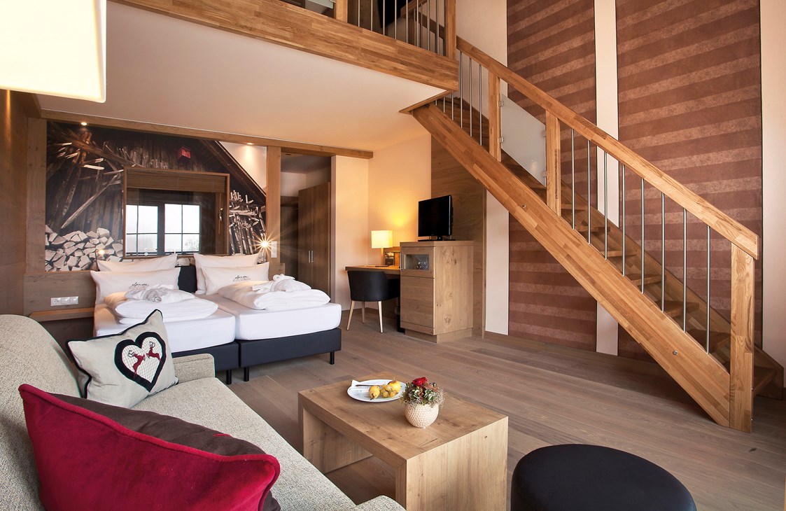 Skihotel: Zimmerbeispiel, Galeriezimmer auf zwei Etagen für bis zu 4 Personen - Panorama Hotel Oberjoch