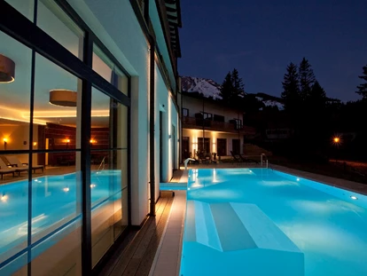 Hotels an der Piste - barrierefrei - Alpin-Spa auf 3.000 m² mit Innen und Außenpool und Saunalandschaft - Panoramahotel Oberjoch