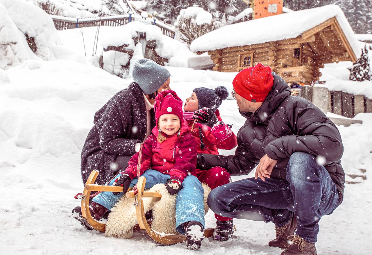 Skihotel: Rodeln auf der längsten Rodelbahn - Alpin Family Resort Seetal ****s
