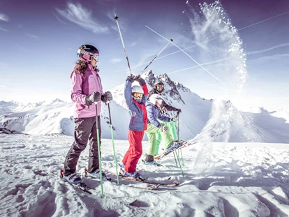 Hotels an der Piste - Verpflegung: Halbpension - Itter - SKI IN SKI OUT täglich Skifahren ab 7:30 Uhr - Alpin Family Resort Seetal ****s