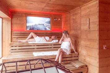 Skihotel: Panoramasauna mit Aufgüssen von Saunameister Rudi - Alpin Family Resort Seetal ****s