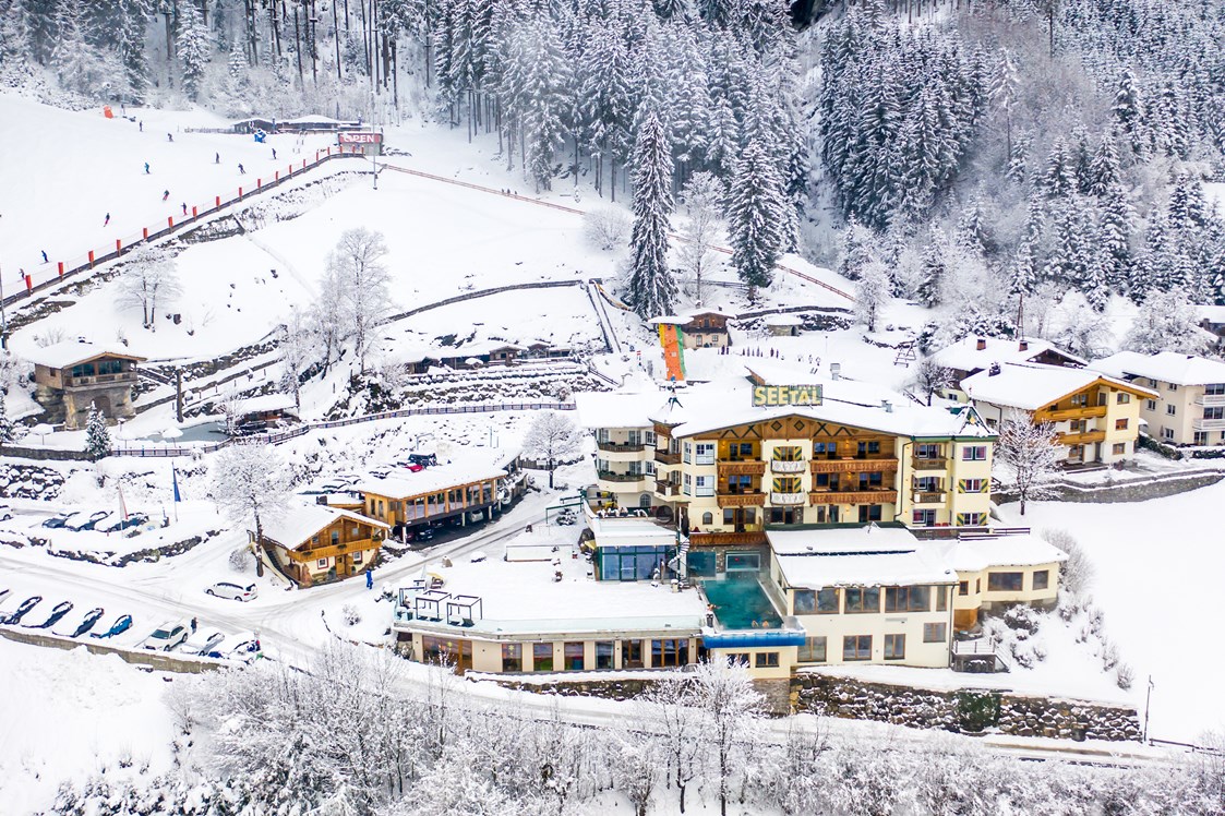Skihotel: Direkt an der Talabfahrt Hochzillertal mit 181 Pistenkilometer - Alpin Family Resort Seetal ****s