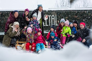 Skihotel: Geführte Winterwanderungen - Alpin Family Resort Seetal ****s
