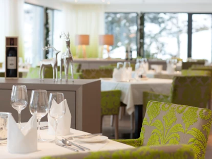 Hotels an der Piste - barrierefrei - Bichl (Matrei in Osttirol) - Kulinarische Glücksmomente im hellen Wintergarten mit inspirierender Aussicht auf die imposante Natur des Defereggentals  - Defereggental Hotel & Resort