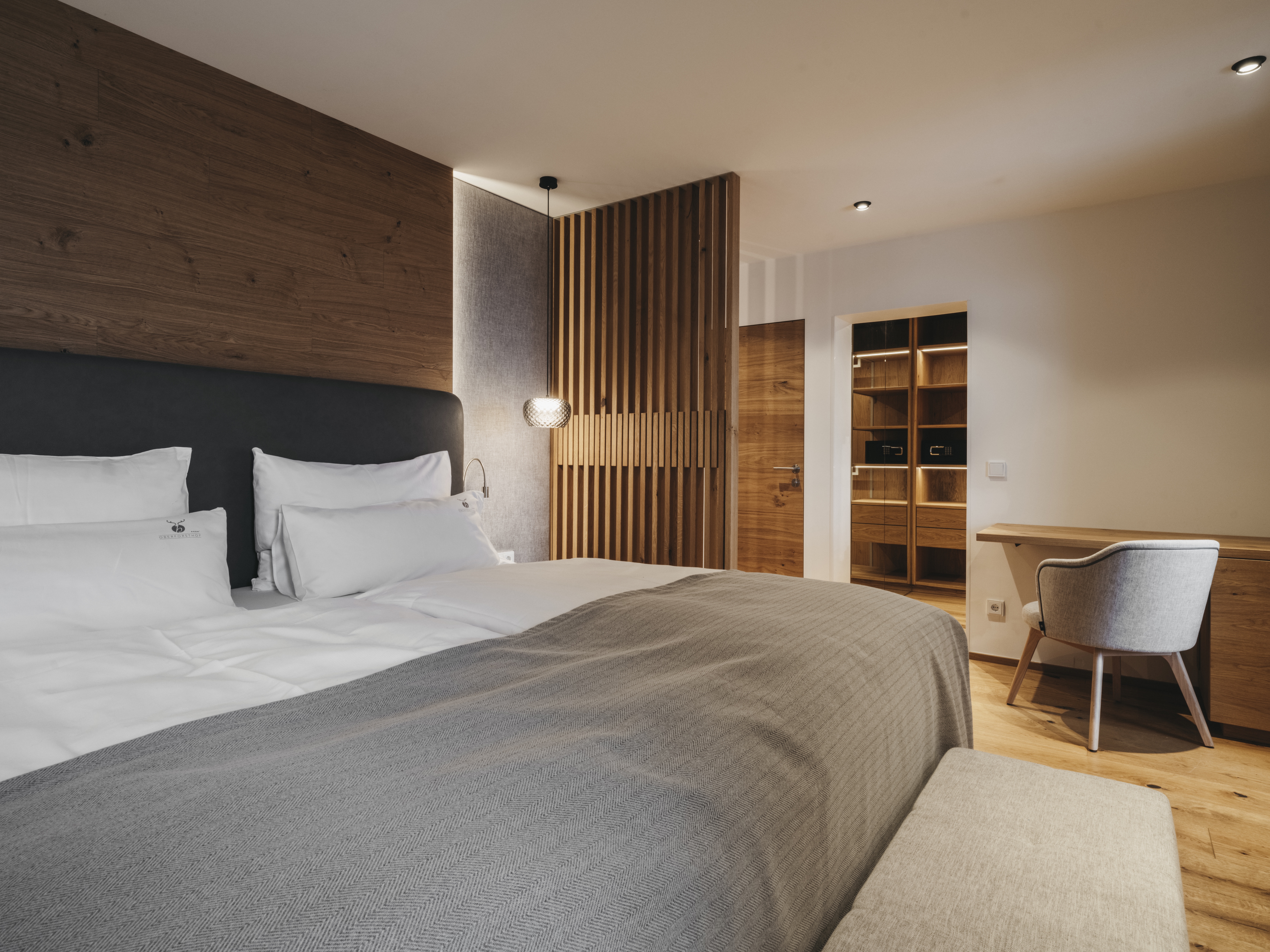 Skihotel: Hotel-Skiamade-Snowspacesalzburg-Skiinskiout  - Hotel Oberforsthof - Wohnen | Schlafen