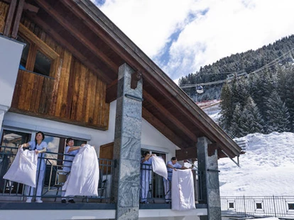 Hotels an der Piste - Skikurs direkt beim Hotel: für Kinder - Mitarbeiter  - Hotel Tirol****alpin spa Ischgl