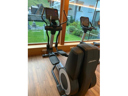 Hotels an der Piste - Skikurs direkt beim Hotel: für Kinder - Fitnessraum - Stepper - Hotel Tirol****alpin spa Ischgl
