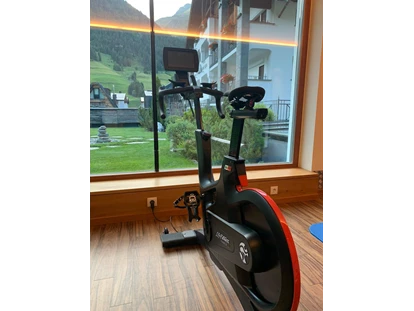 Hotels an der Piste - Skikurs direkt beim Hotel: für Kinder - Fitnessraum - Rad - Hotel Tirol****alpin spa Ischgl