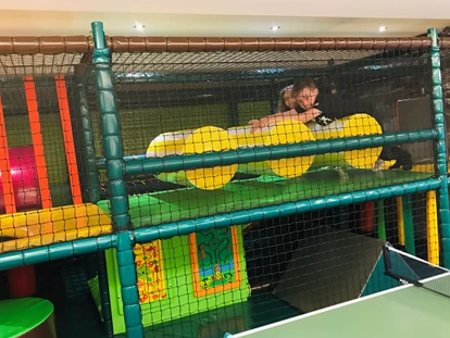 Hotels an der Piste - Skikurs direkt beim Hotel: für Kinder - Kinderspielraum - Spieleecke - Hotel Tirol****alpin spa Ischgl