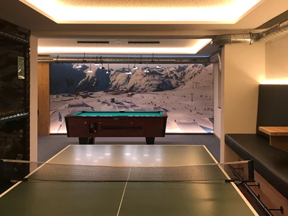 Hotels an der Piste - Skikurs direkt beim Hotel: für Kinder - Kinderspielraum - Tischtennis und Billiard - Hotel Tirol****alpin spa Ischgl