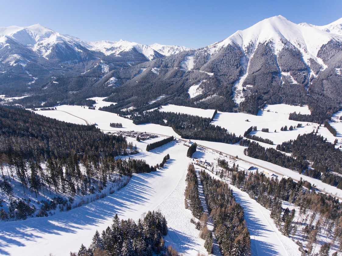 Skihotel: Bergpanorama und Pisten - Sporthotel Tauern