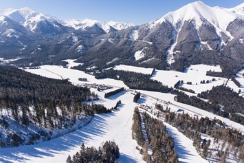 Skihotel: Bergpanorama und Pisten - Sporthotel Tauern