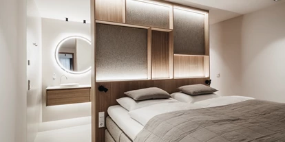 Hotels an der Piste - Skiverleih - Zimmer mit angrenzenden Badezimmer  - Haven Mountain Retreat