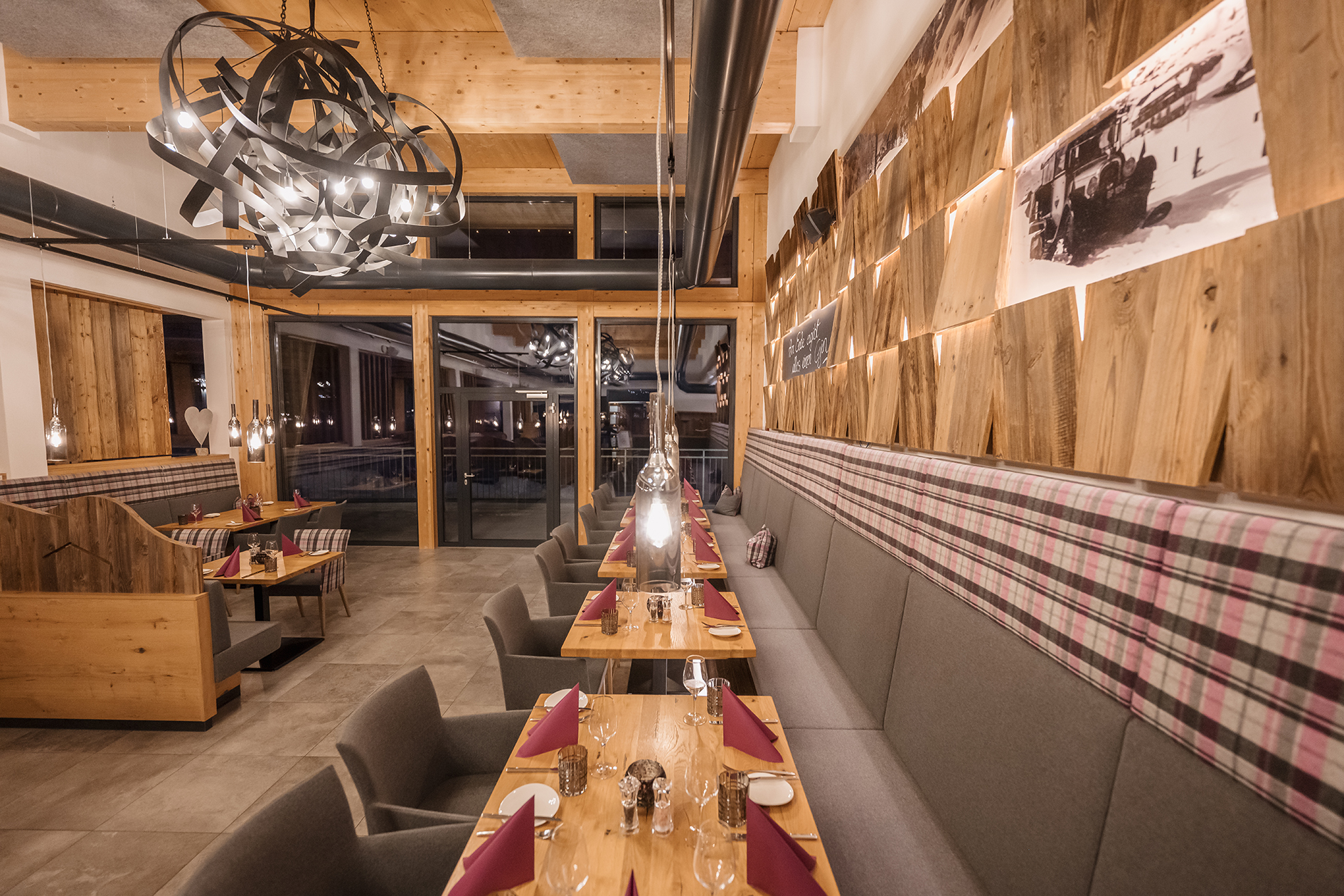 Hotels an der Piste - Hallenbad - Restaurant - das Tauernherz