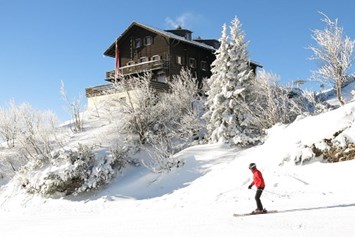 Skihotel: Kranabethhütte mit Skifahrer Ski and Out - Kranabethhütte