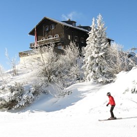Skihotel: Kranabethhütte mit Skifahrer Ski and Out - Kranabethhütte