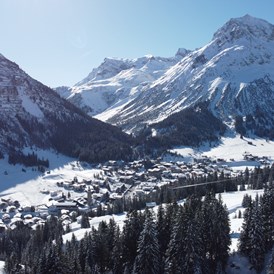 Skihotel: Blick Richtung Lech ins Tal.... - Boutique Hotel Sabine****