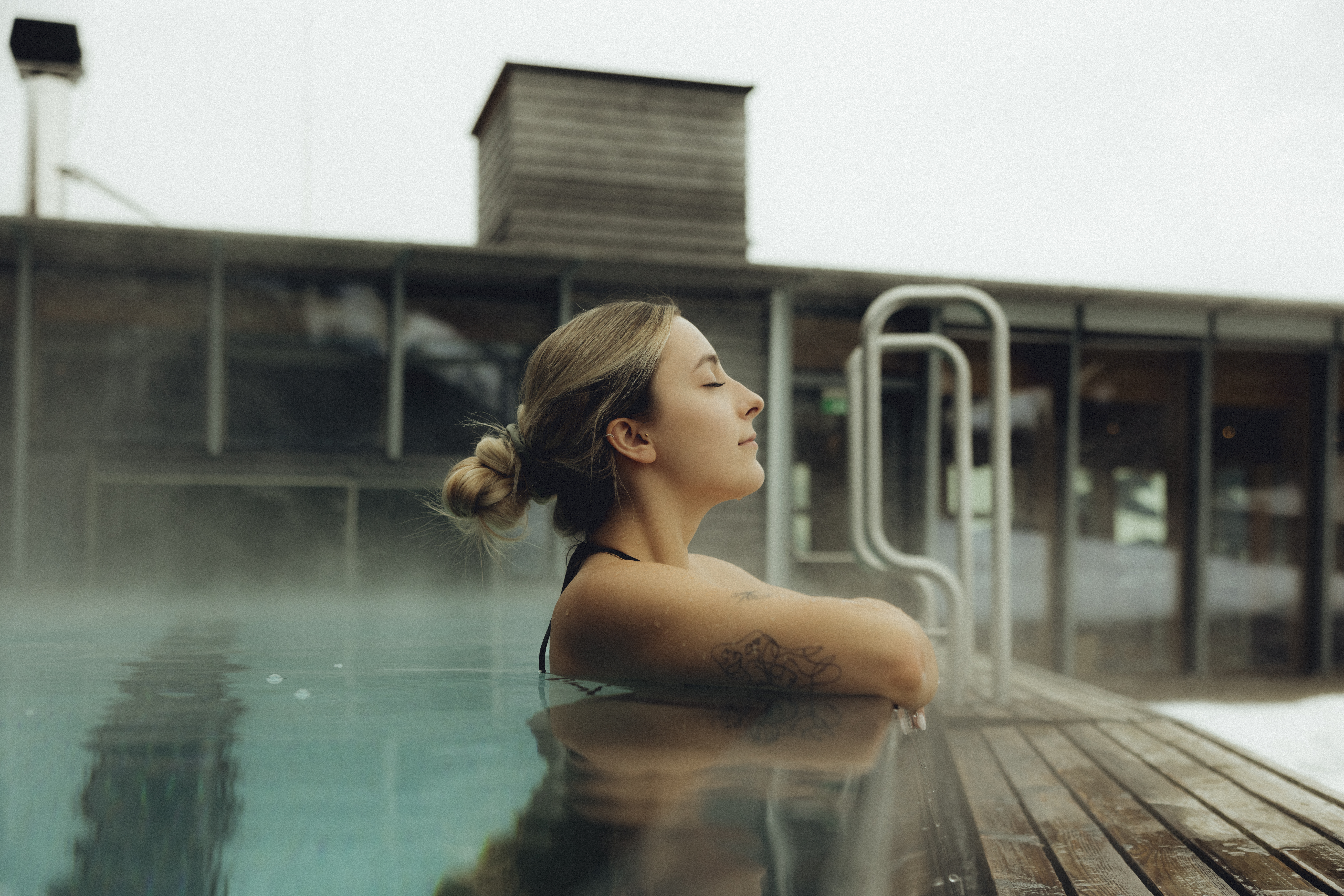 Skihotel: ganzjährig beheizter Rooftop Pool - Holzhotel Forsthofalm - Wellness | Spa