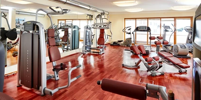 Hotels an der Piste - Skiverleih - Fitnessraum im Hotel mit Blick auf die Skipiste - Hotel Konradin****