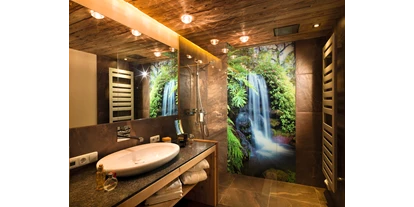 Hotels an der Piste - Skiverleih - Bad-Panoramasuite - Aktivhotel Alpendorf