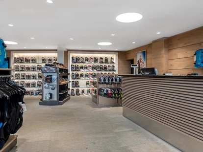 Hotels an der Piste - Skiverleih - Sportshop Riml Sports direkt im Haus - SKI | GOLF | WELLNESS Hotel Riml ****s