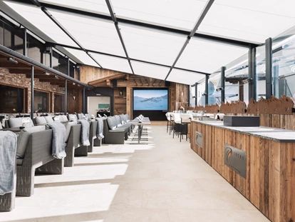 Hotels an der Piste - Skiverleih - Sonnenterrasse mit LED Videowall - SKI | GOLF | WELLNESS Hotel Riml ****s