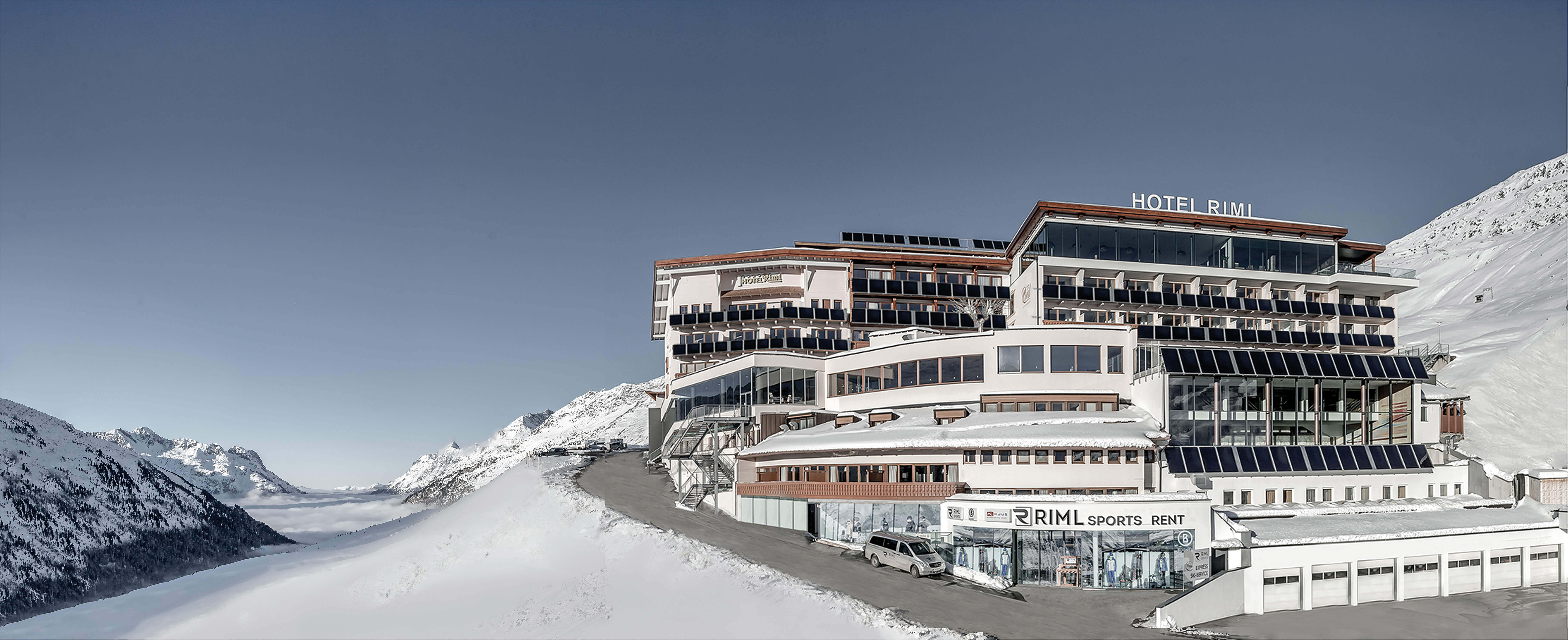 Skihotel: Hotel Frontansicht - SKI | GOLF | WELLNESS Hotel Riml ****s - Haus | Umgebung