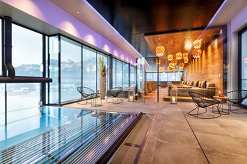 Skihotel: 18 Meter Pool mit Massageliegen - Hotel Penzinghof