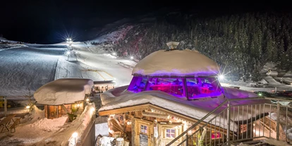 Hotels an der Piste - Skiraum: vorhanden - Rohrberg (Rohrberg) - GOGOLA ALM Après Ski Bar
Jeden Dienstags Nachmittag und Donnerstags Abend LIVE Musik.
Wenn Sie Gast im Berghotel sind, brauchen Sie gar nicht lange zu suchen: DER Apres Ski Hotspot von Hochfügen – die legendäre GOGOLA ALM - befindet sich direkt am Hotel. Es bietet im Winter Platz für bis zu 200 Personen und verspricht während der Wintersaison täglich „Party pur". - Berghotel Hochfügen****