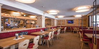Hotels an der Piste - Skiraum: vorhanden - Rohrberg (Rohrberg) - GOGOLA ALM Restaurant
Im Winter täglich geöffnet. 
Das GOGOLA ALM Restaurant im urigen Ambiente mit 100 Sitzplätzen -direkt GEGENÜBER von der APRÉS SKI BAR- serviert TIROLER SCHMANKERL und internationale Gerichte für den schnellen Hunger.  
Eine neue überdachte Sonnenterrasse erwartet Sie zusätzlich hier in HOCHFÜGEN. - Berghotel Hochfügen****