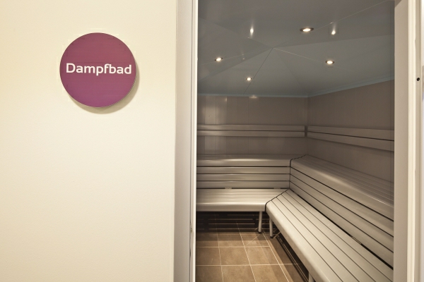 Skihotel: Dampfbad im Sport Spa: Bei einer Luftfeuchtigkeit von etwa 80 - 100 % wird Deine Haut im Dampfbad wieder richtig zart und geschmeidig. - Explorer Hotel Neuschwanstein - Wellness | Spa
