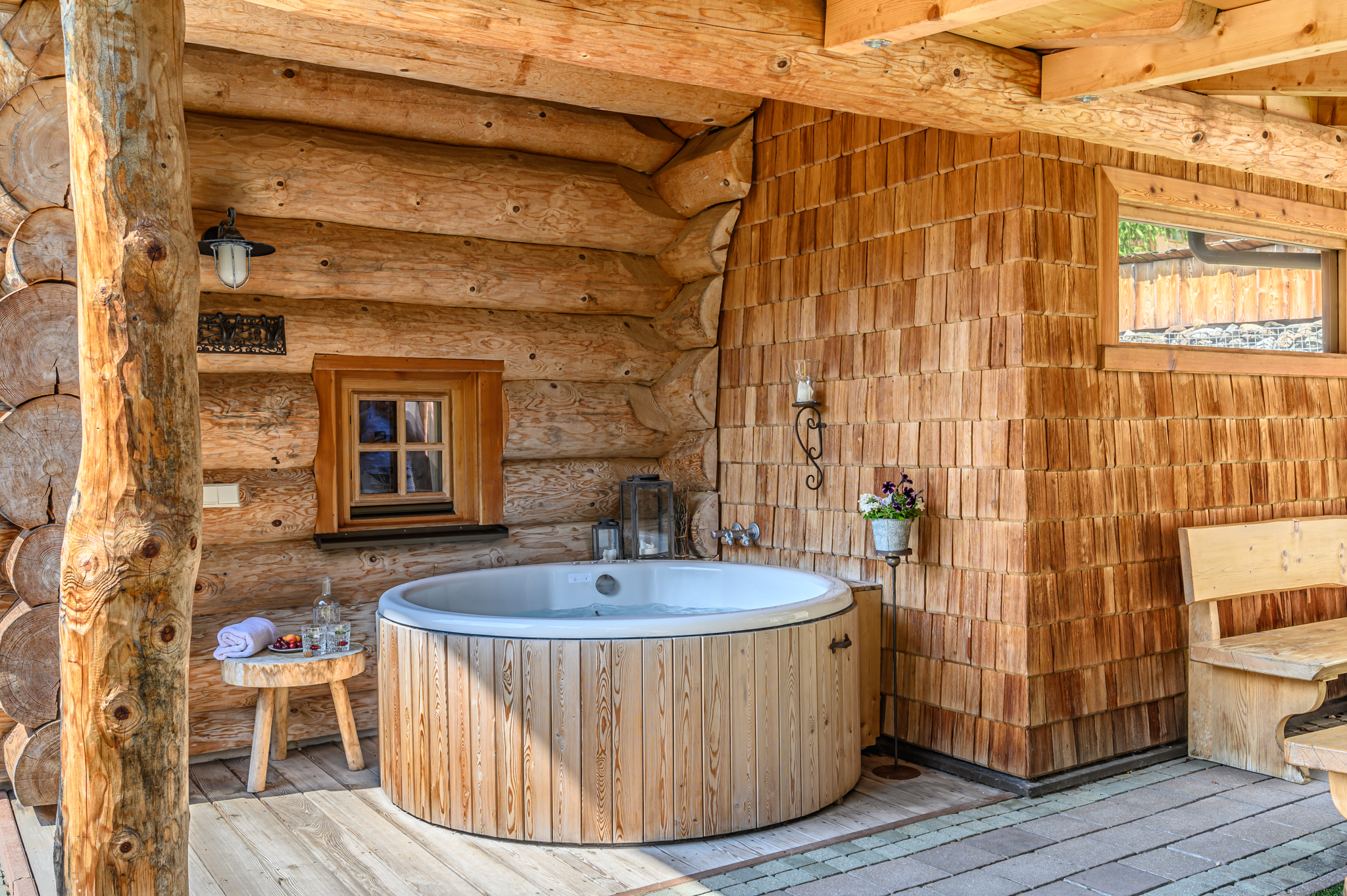 Skihotel: Aussen-Whirlwanne nutzbar das ganze Jahr - Safe Island Austria - Premium Chalets Maria Alm