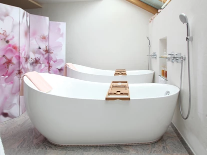 Hotels an der Piste - Mellau - In unserem Massageraum können Sie sich bei einer Massage entspannen.  - Hotel Anemone