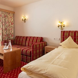 Skihotel: Familienzimmer

Unsere wunderschönes Familienzimmer mit Aussicht auf die prachtvolle Berglandschaft von Lech. Das Zimmer für einen entspannten Urlaub mit ihrer Familie.
 - Hotel Anemone