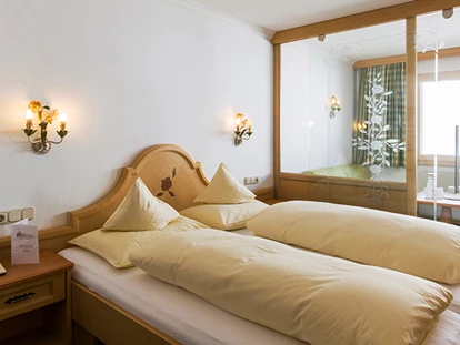 Hotels an der Piste - Mellau - Juniorsuite
Unsere wunderschöne Juniorsuite mit Aussicht auf die prachtvolle Berglandschaft von Lech. Schön geräumig und gemütlich für einen wunderbares Skierlebnis am Arlberg.
 - Hotel Anemone
