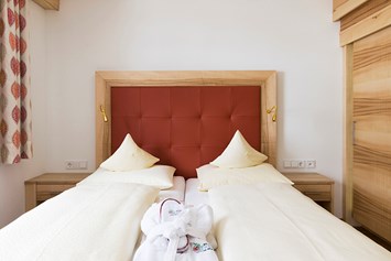 Skihotel: Doppelzimmer

Unsere wunderschönen Doppelzimmer mit Aussicht auf die prachtvolle Berglandschaft von Lech. Schön geräumig und wunderbar für zwei Erwachsene.
 - Hotel Anemone